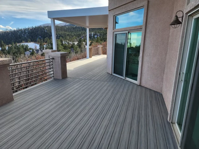 photo of a custom deck with an Azenco pergola